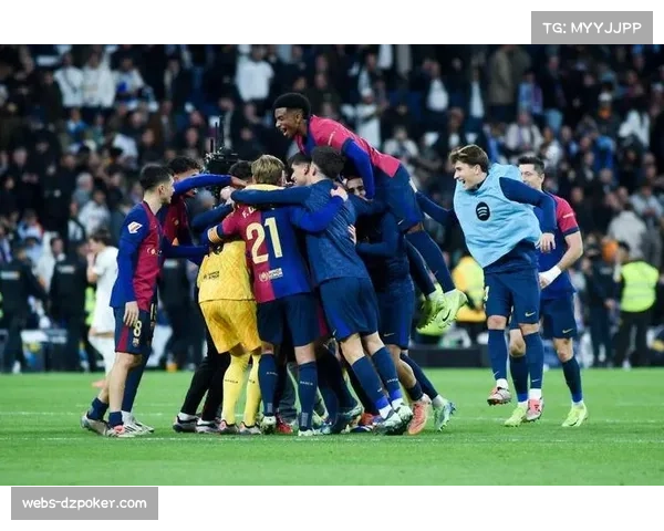 巴萨更衣室冲突升级 莱万特主帅因补时抗议与球员发生推搡 巴萨更衣室冲突升级 莱万特主帅因补时抗议与球员发生推搡