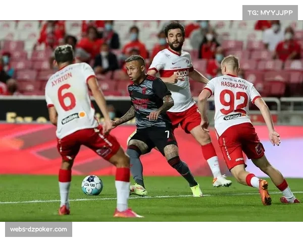 本菲卡三战全胜零失球施密特战术稳固领跑葡超展现强大实力 本菲卡三战全胜零失球施密特战术稳固领跑葡超展现强大实力