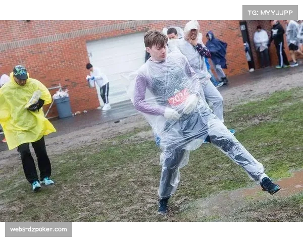 气候因素影响:雨战多场比赛出现非常规技战术选择 气候因素影响:雨战多场比赛出现非常规技战术选择